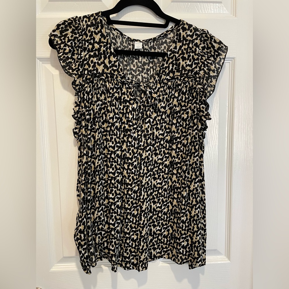 Old Navy Black and Gold Ruffled Cap Sleeve Blouse